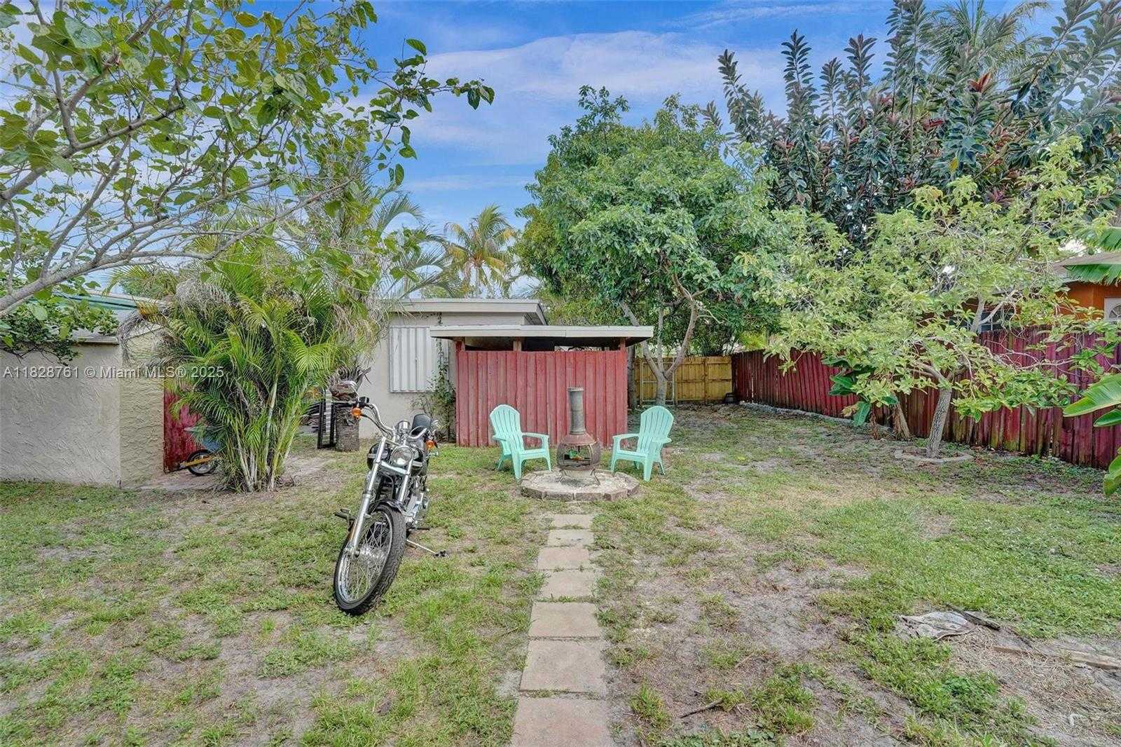Small Image of 2435 WILSON STREET, Hollywood Number 23