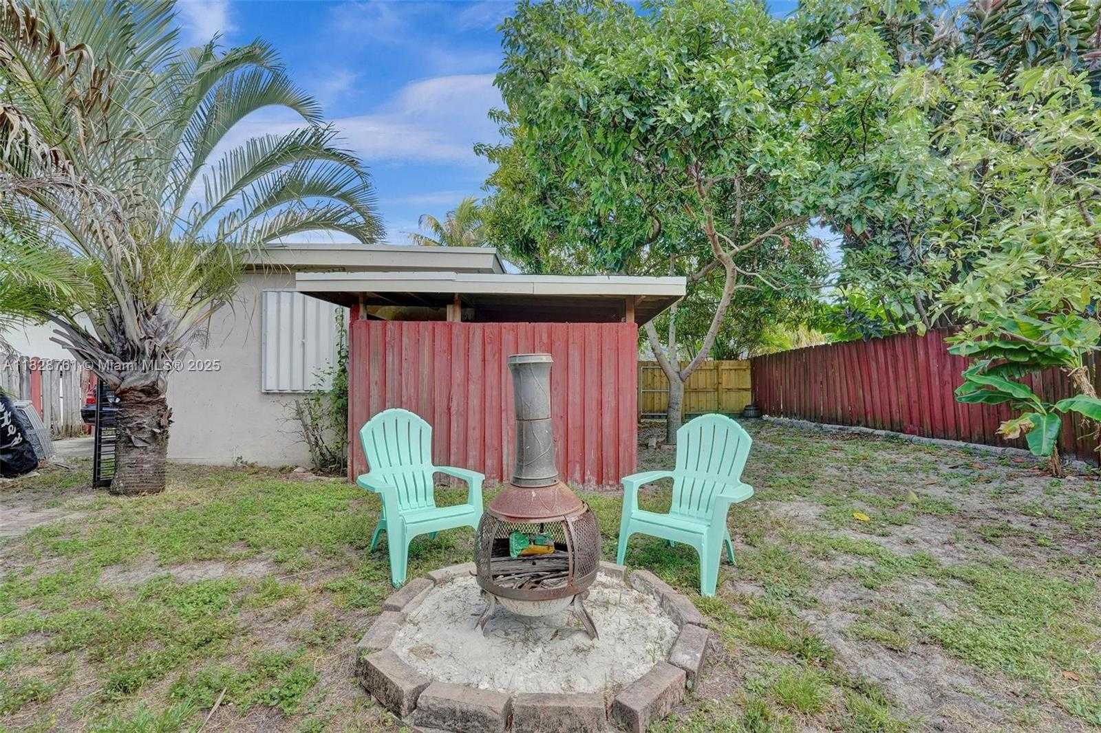 Small Image of 2435 WILSON STREET, Hollywood Number 24