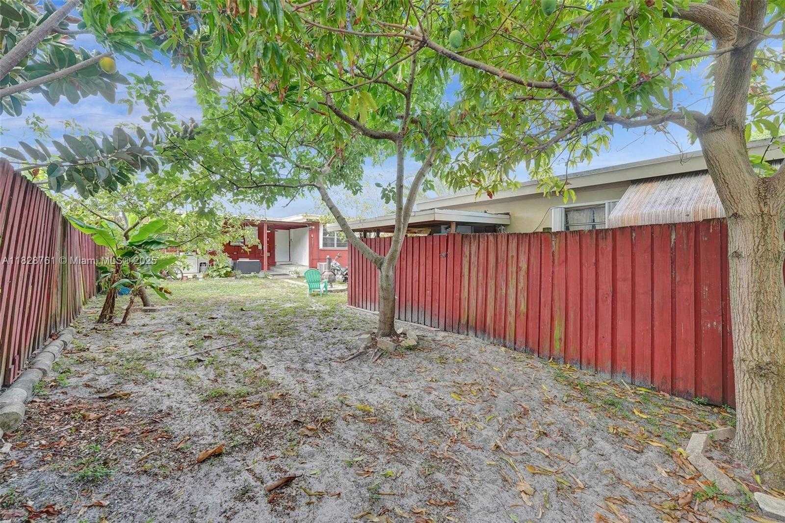 Small Image of 2435 WILSON STREET, Hollywood Number 26