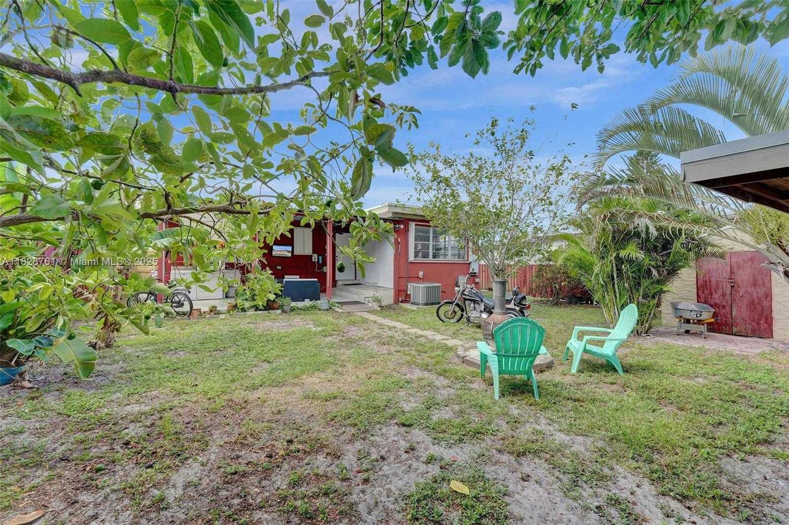 Small Image of 2435 WILSON STREET, Hollywood Number 27