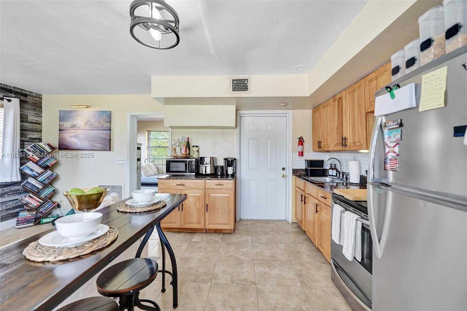 Small Image of 2435 WILSON STREET, Hollywood Number 5