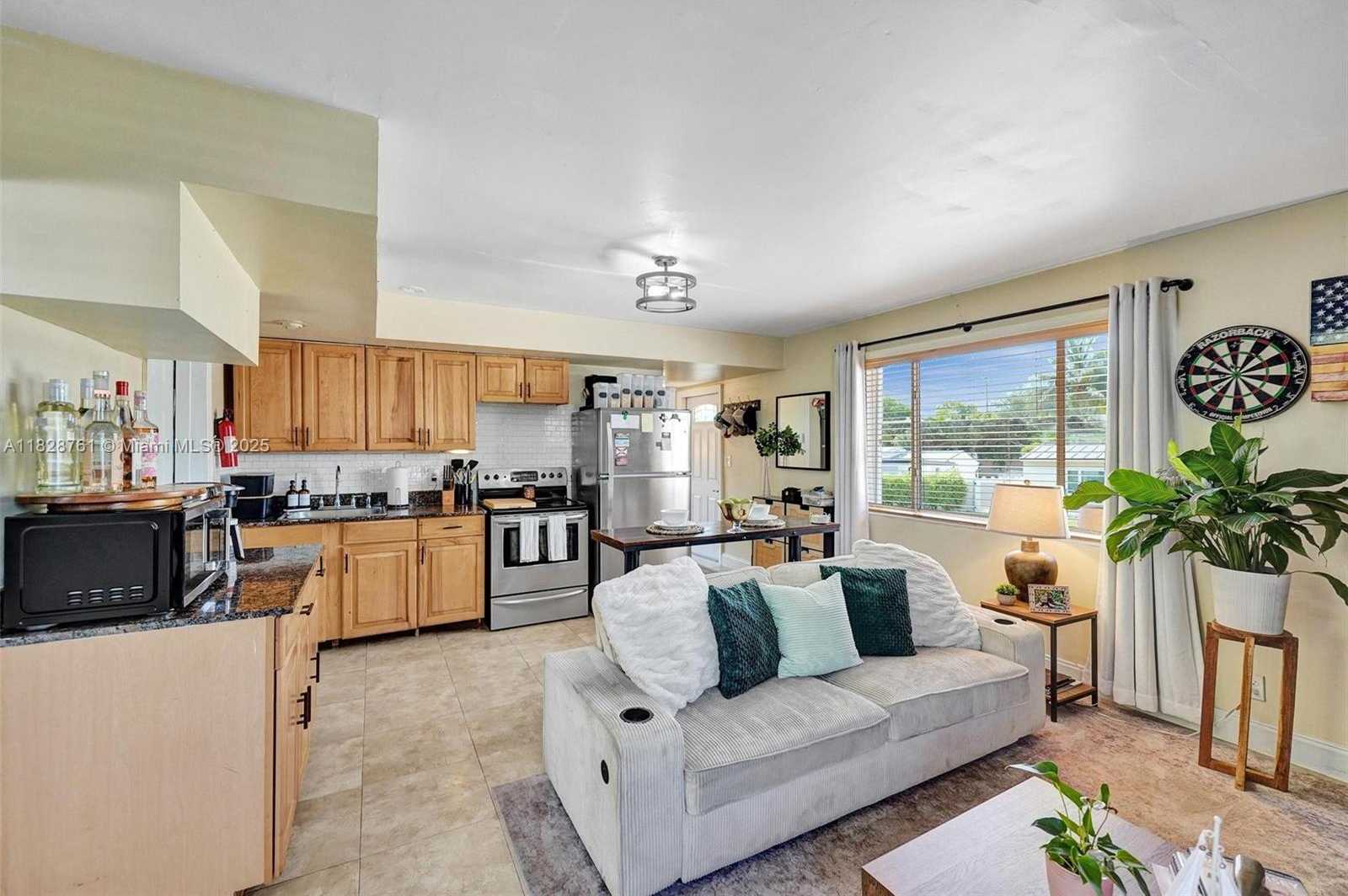 Small Image of 2435 WILSON STREET, Hollywood Number 9