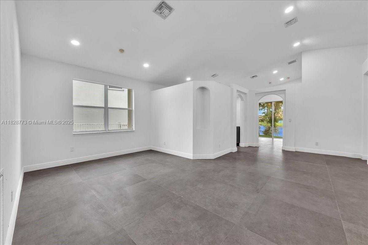 Small Image of 5046 SOUTH WEST 137TH TER, Miramar Number 10