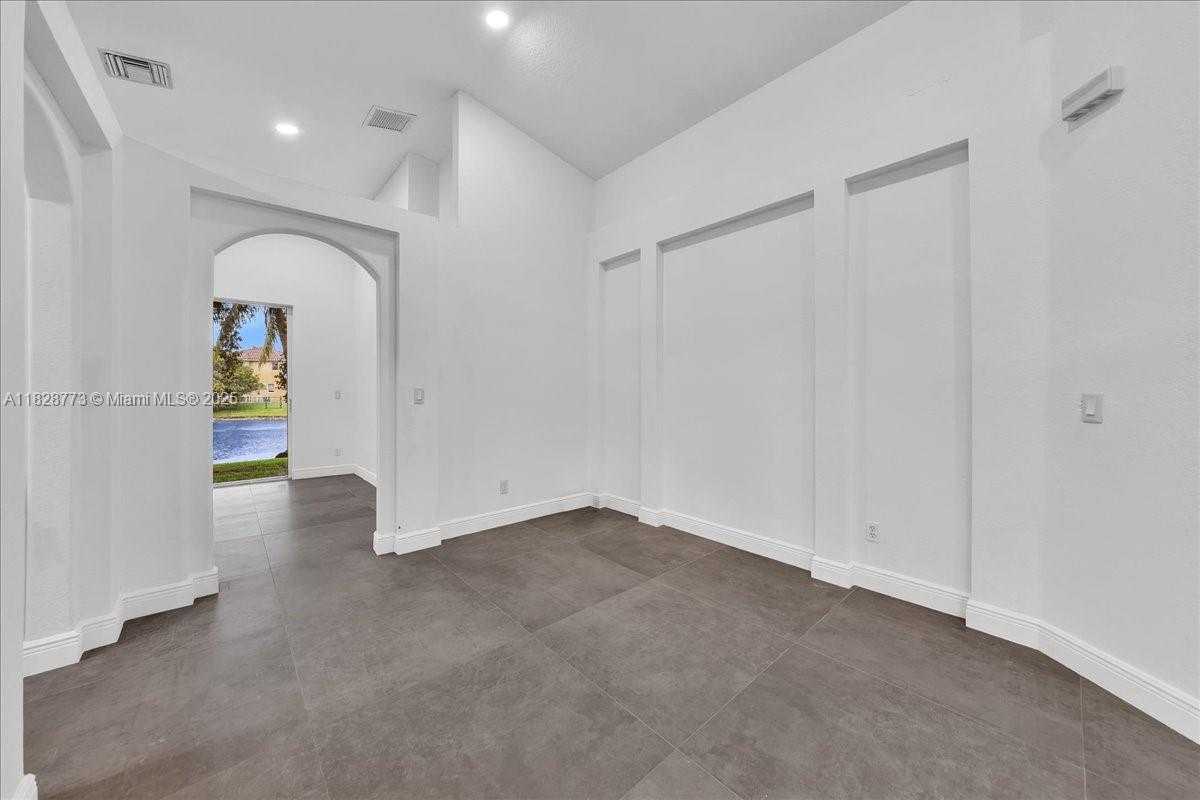 Small Image of 5046 SOUTH WEST 137TH TER, Miramar Number 13