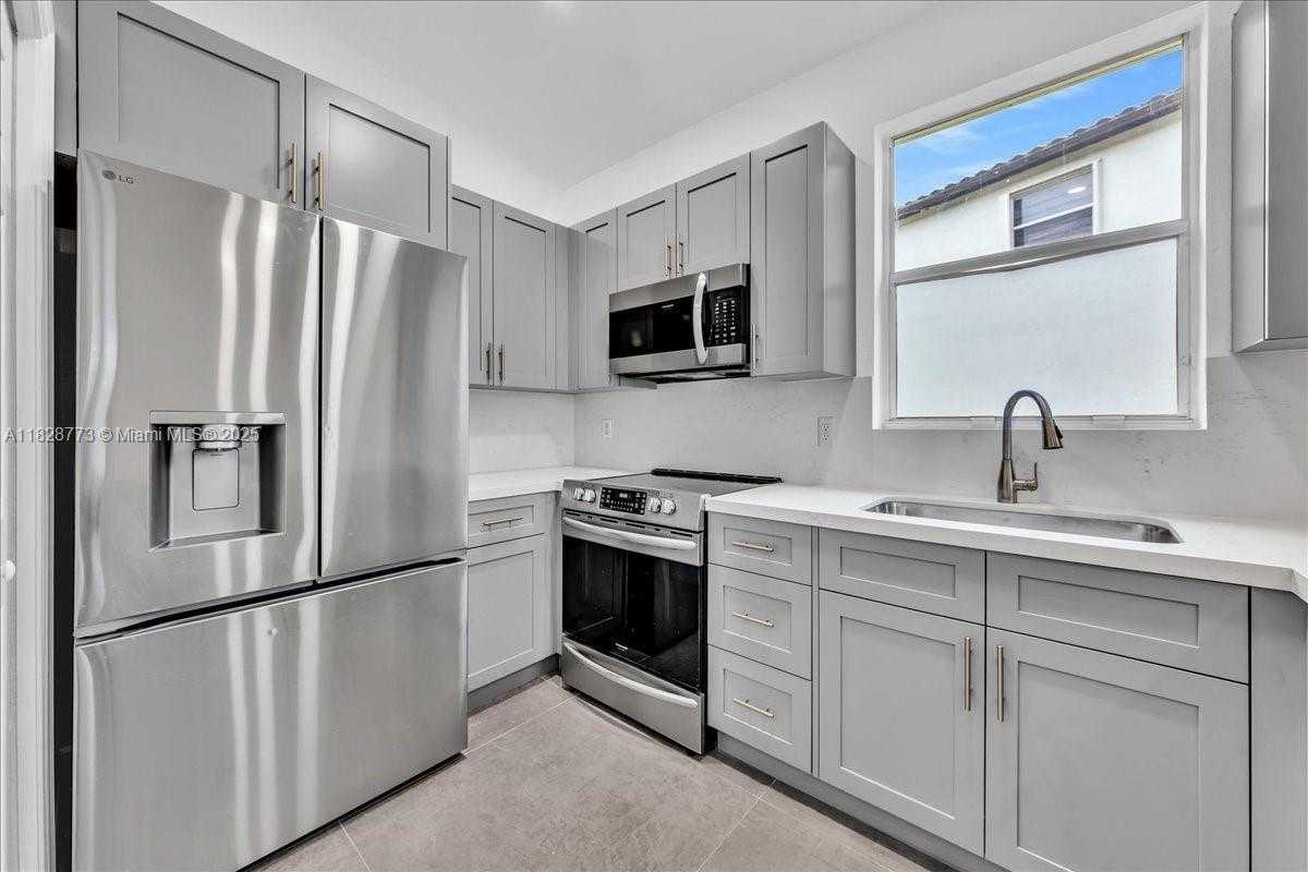 Small Image of 5046 SOUTH WEST 137TH TER, Miramar Number 16