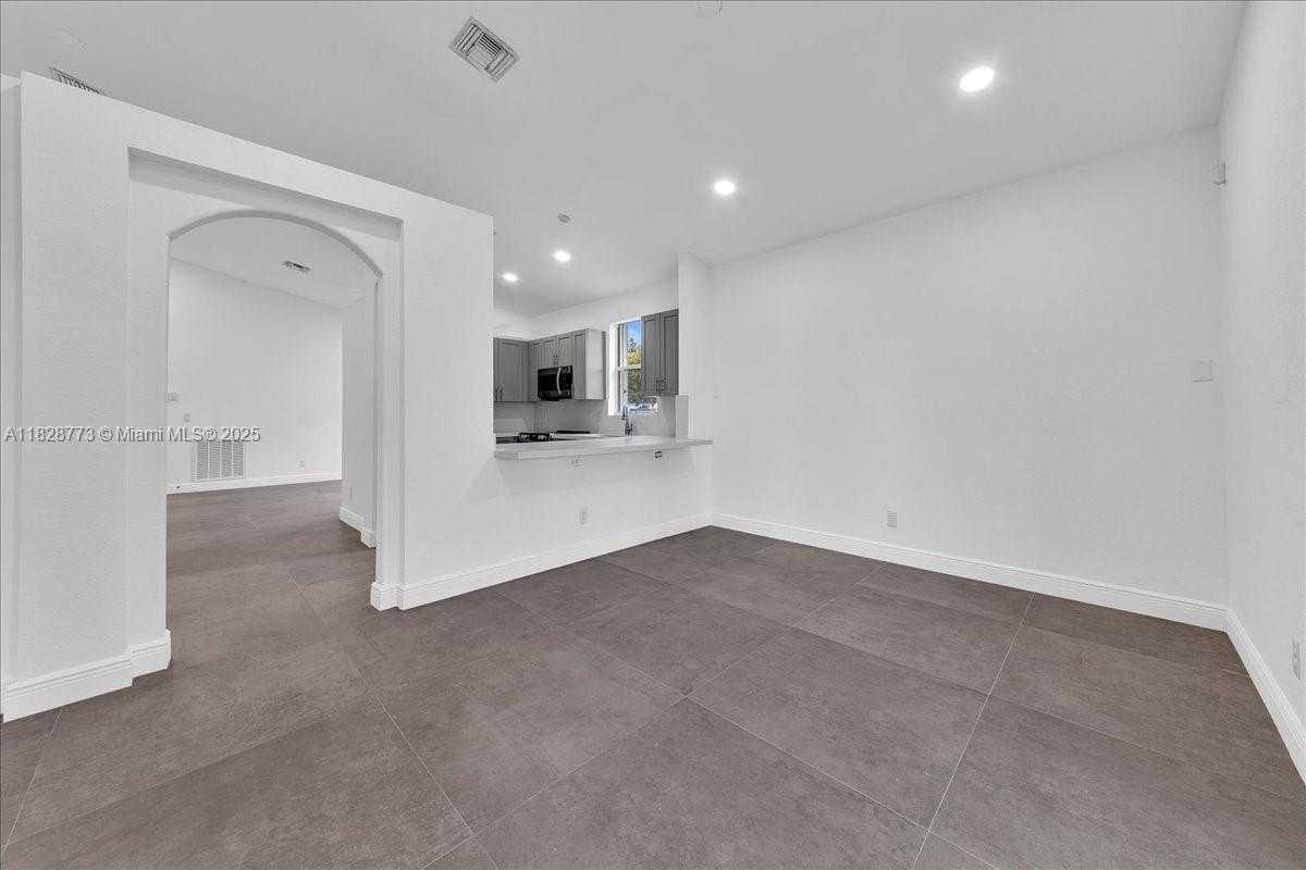 Small Image of 5046 SOUTH WEST 137TH TER, Miramar Number 20