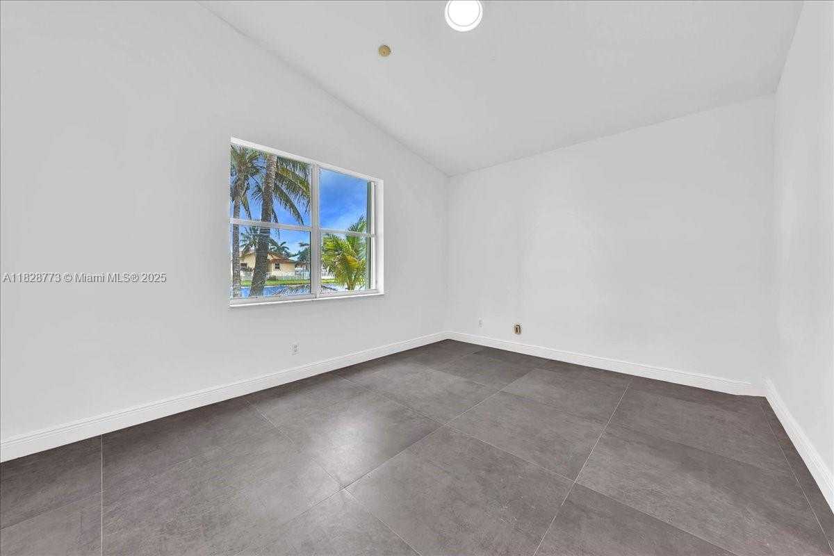 Small Image of 5046 SOUTH WEST 137TH TER, Miramar Number 23