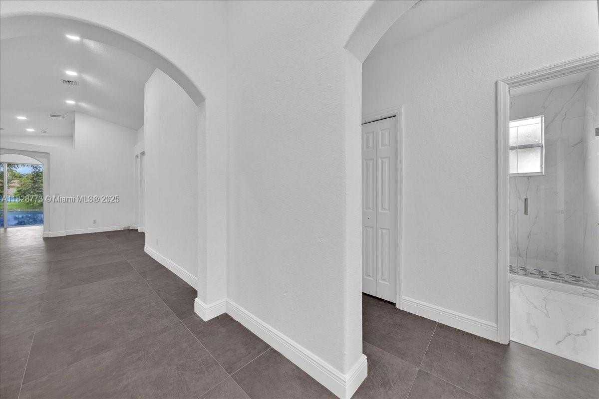 Small Image of 5046 SOUTH WEST 137TH TER, Miramar Number 3
