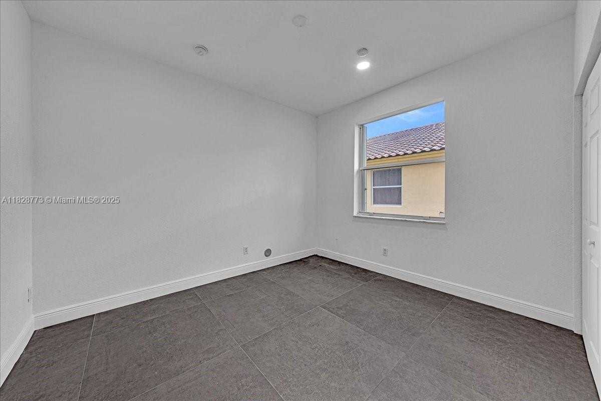 Small Image of 5046 SOUTH WEST 137TH TER, Miramar Number 4