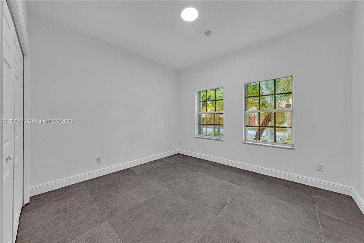 Small Image of 5046 SOUTH WEST 137TH TER, Miramar Number 7