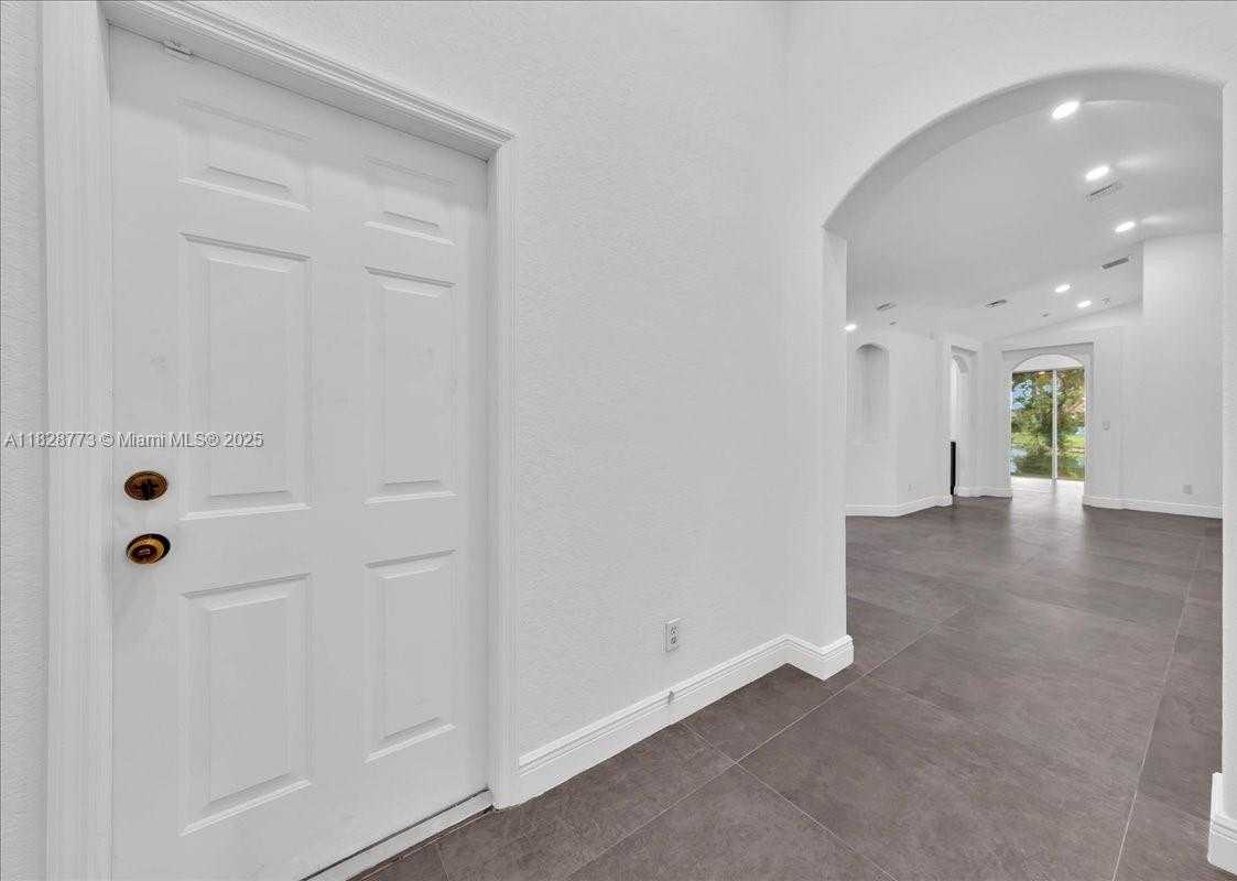 Small Image of 5046 SOUTH WEST 137TH TER, Miramar Number 9