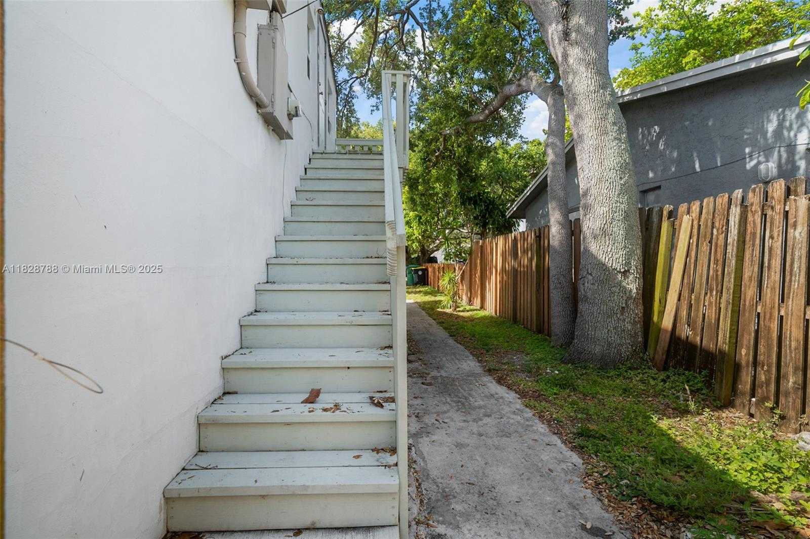 Small Image of 212 SOUTH WEST 11TH ST, Dania Beach Number 12