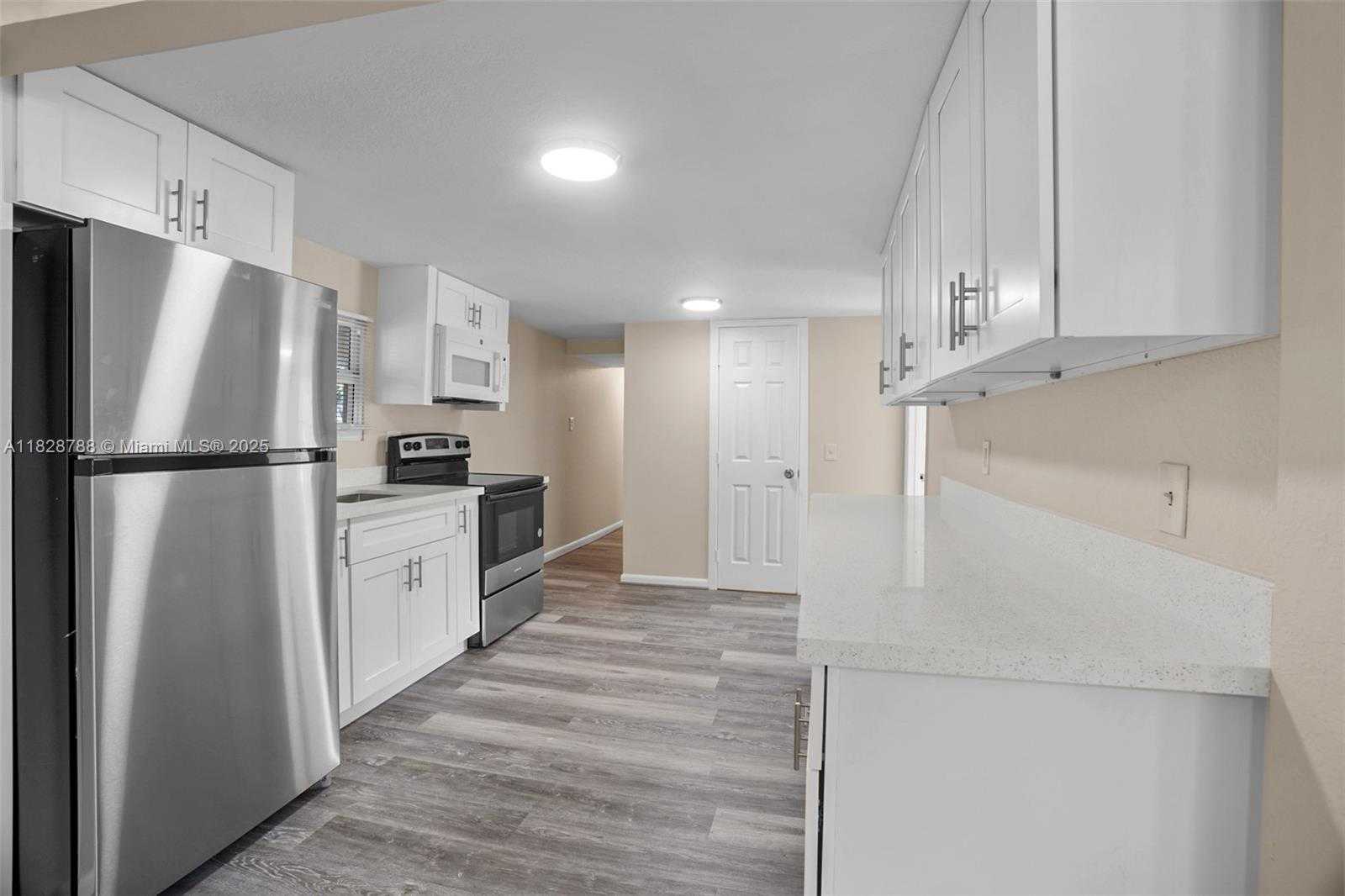 Small Image of 212 SOUTH WEST 11TH ST, Dania Beach Number 2