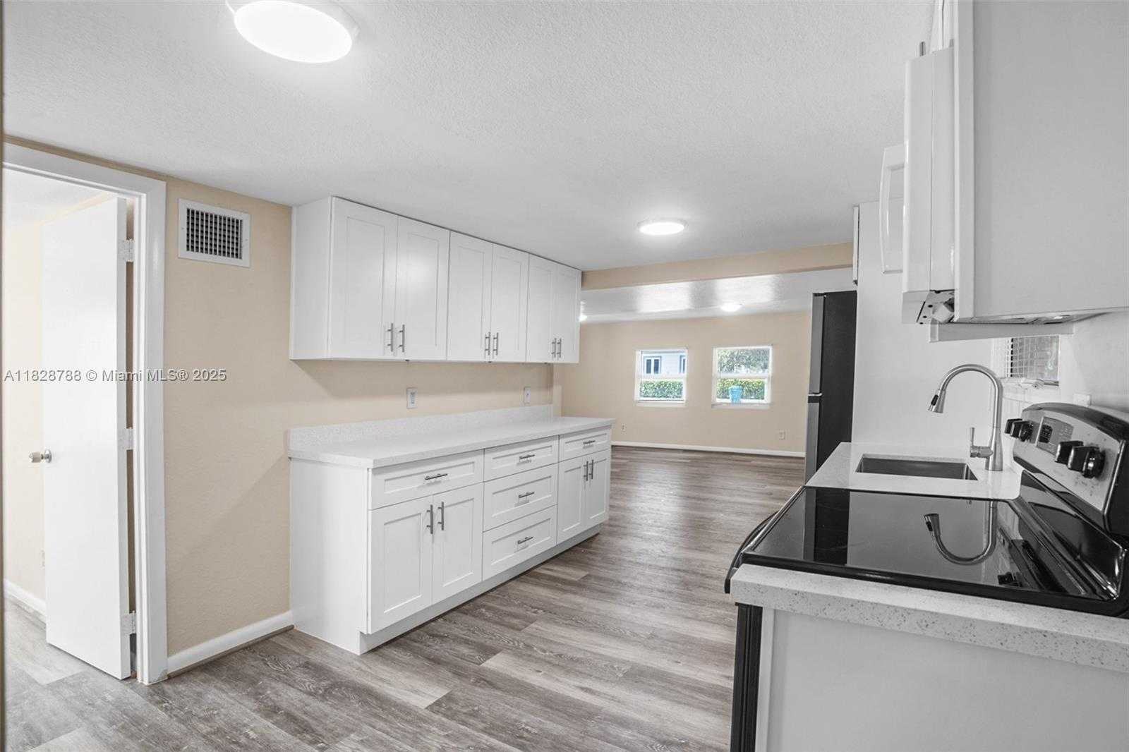 Small Image of 212 SOUTH WEST 11TH ST, Dania Beach Number 3