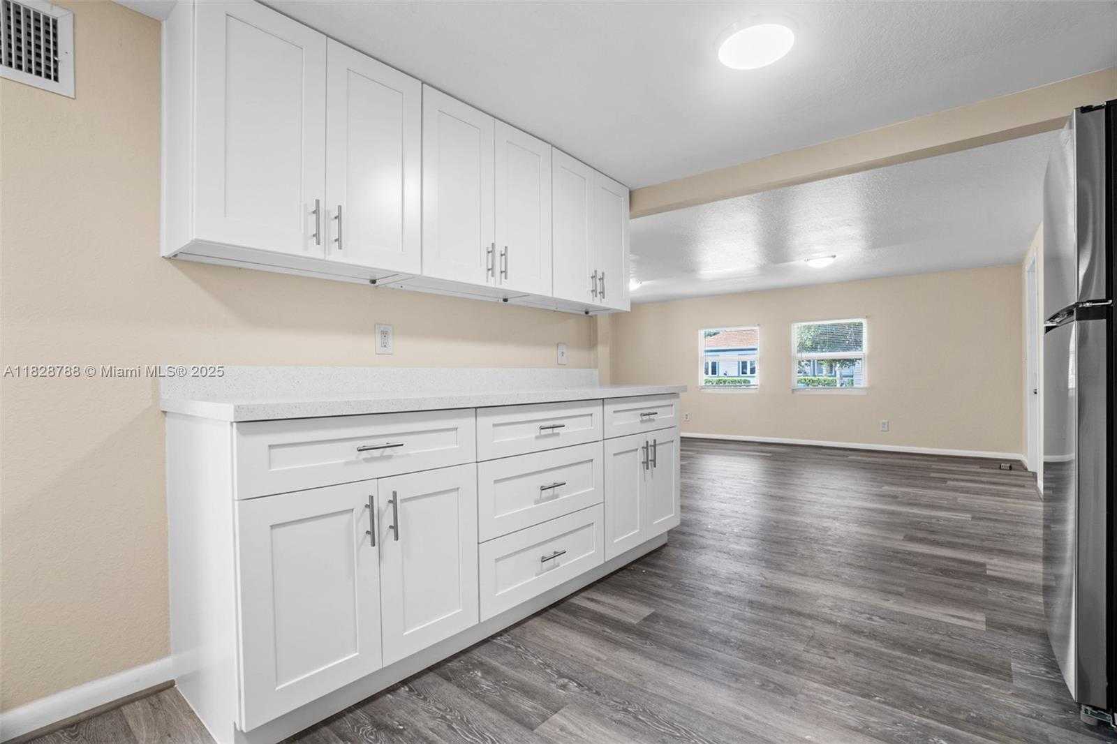 Small Image of 212 SOUTH WEST 11TH ST, Dania Beach Number 6