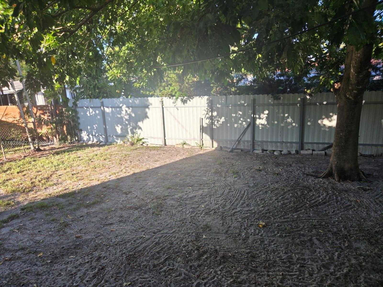 Small Image of 12955 NORTH MIAMI AVE, North Miami Number 24