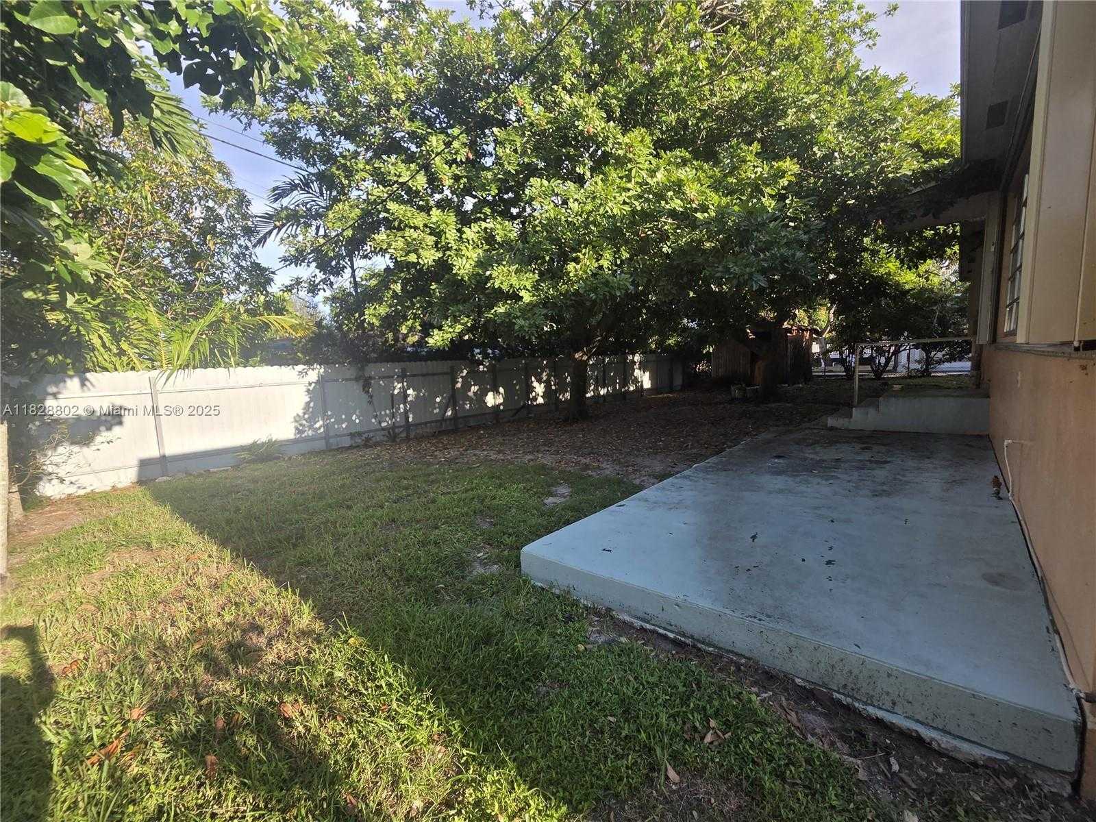 Small Image of 12955 NORTH MIAMI AVE, North Miami Number 25