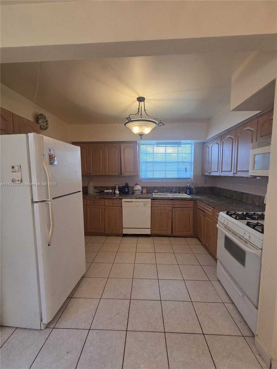 Small Image of 12955 NORTH MIAMI AVE, North Miami Number 9