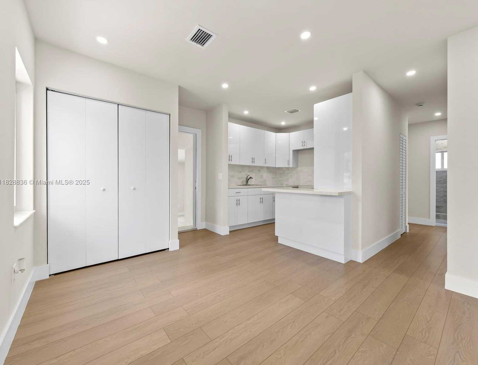 Small Image of 3455 EAST 1ST CT, Hialeah Number 10