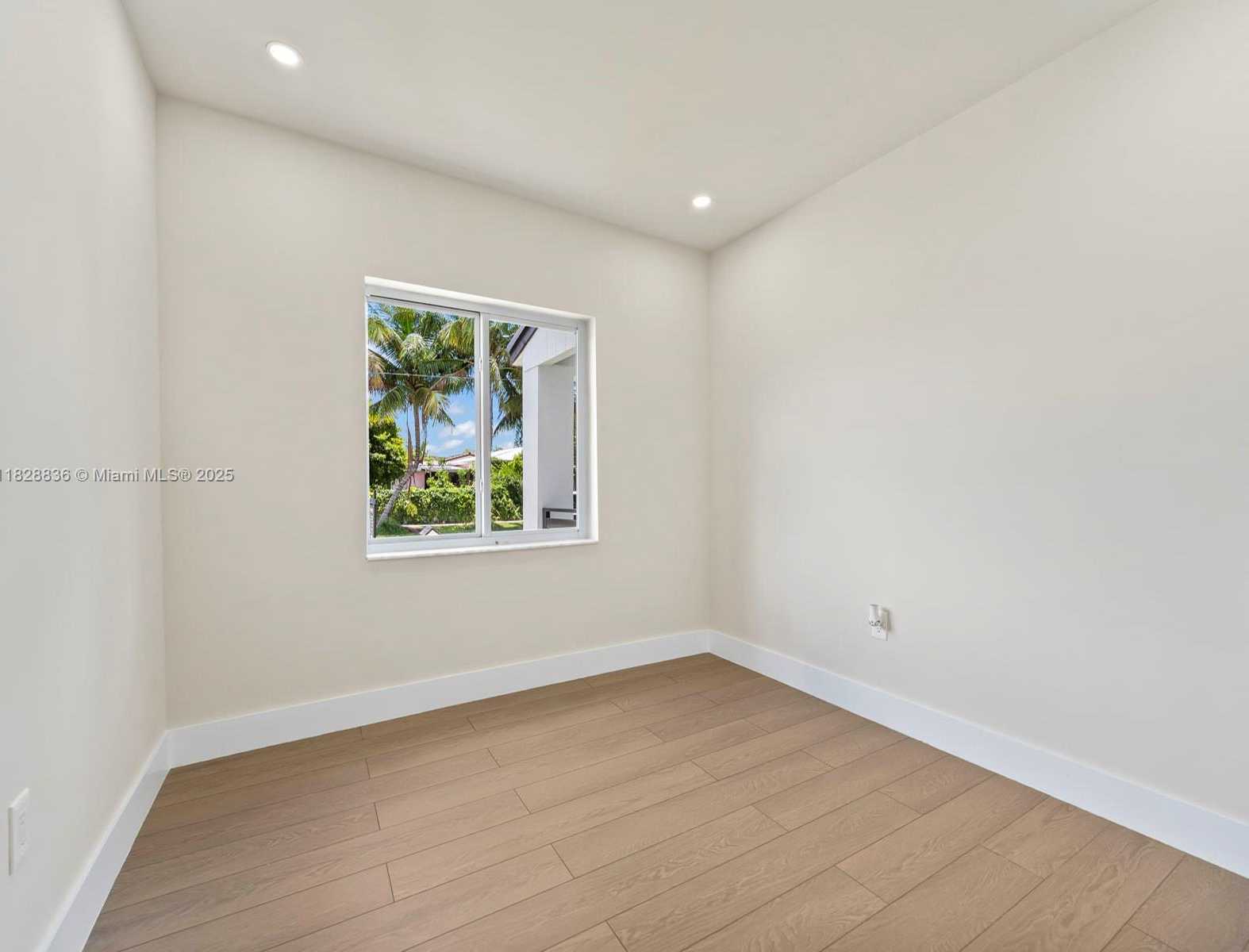 Small Image of 3455 EAST 1ST CT, Hialeah Number 13
