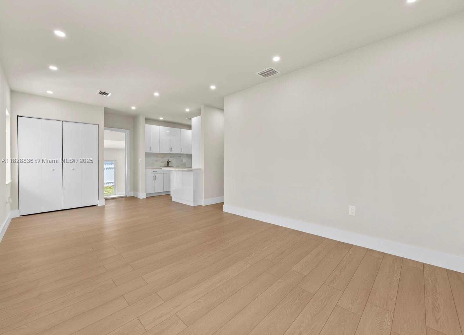 Small Image of 3455 EAST 1ST CT, Hialeah Number 22