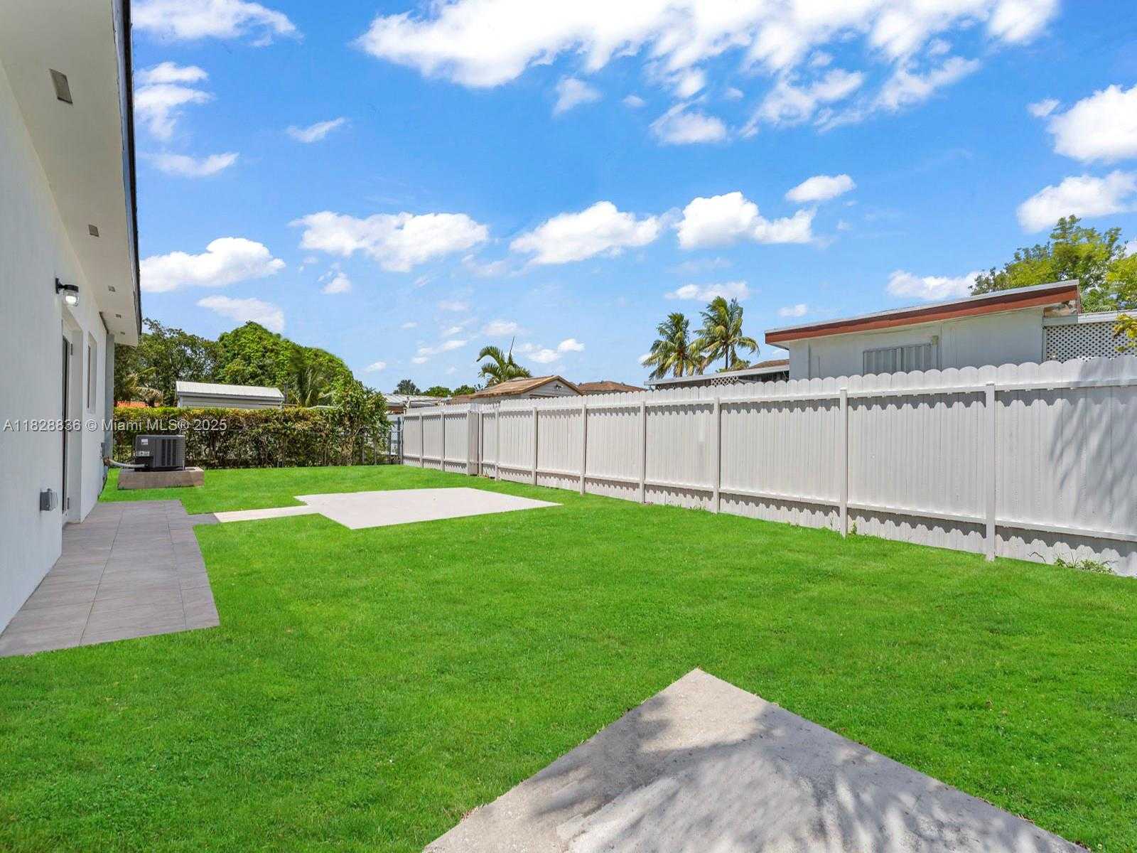 Small Image of 3455 EAST 1ST CT, Hialeah Number 33