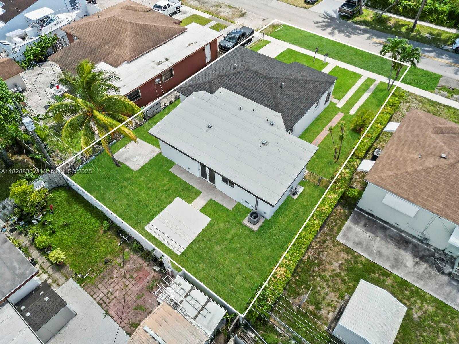 Small Image of 3455 EAST 1ST CT, Hialeah Number 36