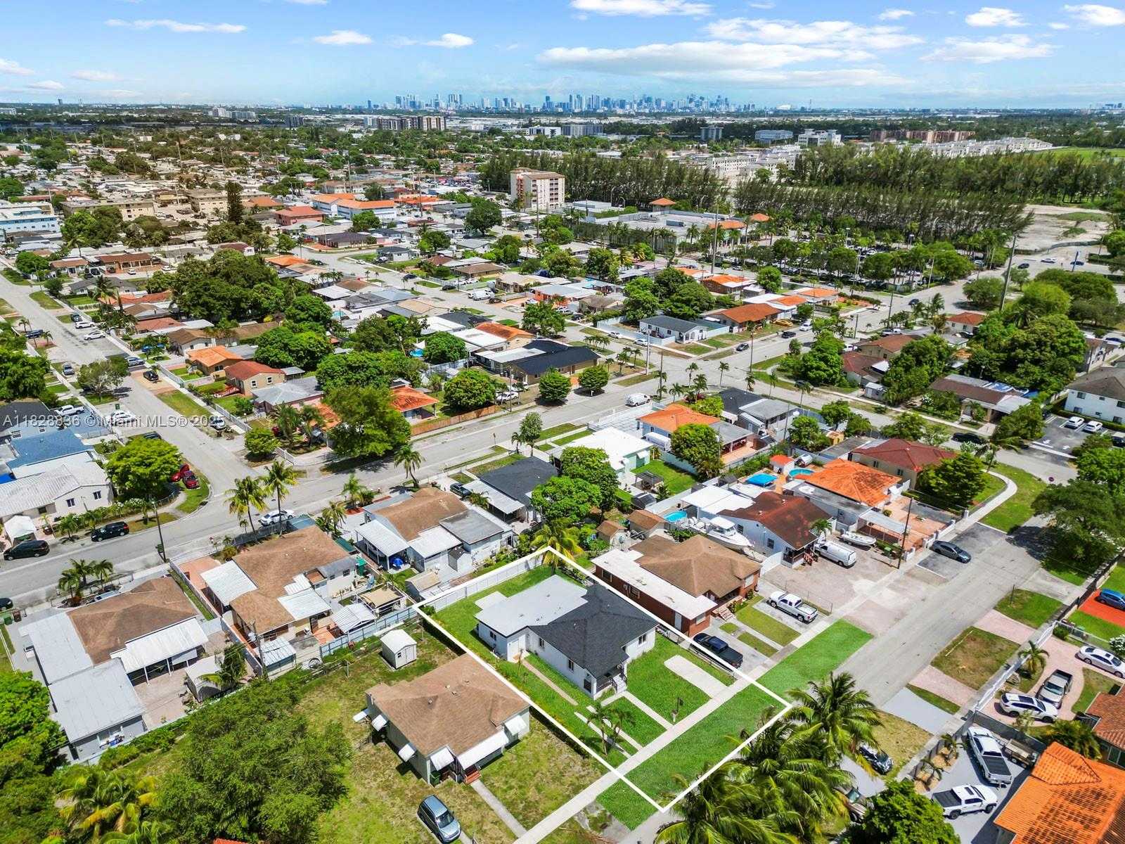 Small Image of 3455 EAST 1ST CT, Hialeah Number 39