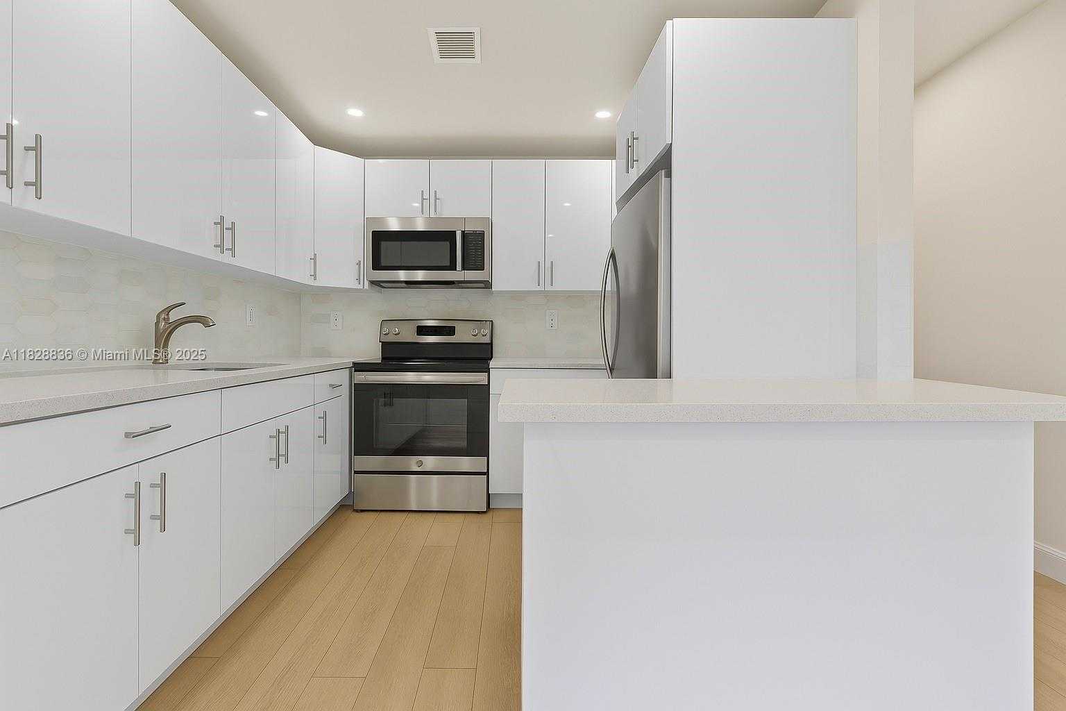 Small Image of 3455 EAST 1ST CT, Hialeah Number 4