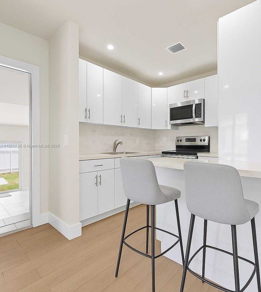 Small Image of 3455 EAST 1ST CT, Hialeah Number 5