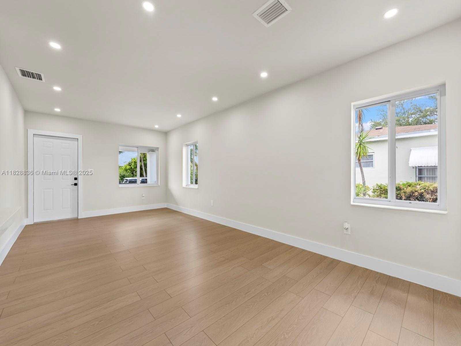 Small Image of 3455 EAST 1ST CT, Hialeah Number 7