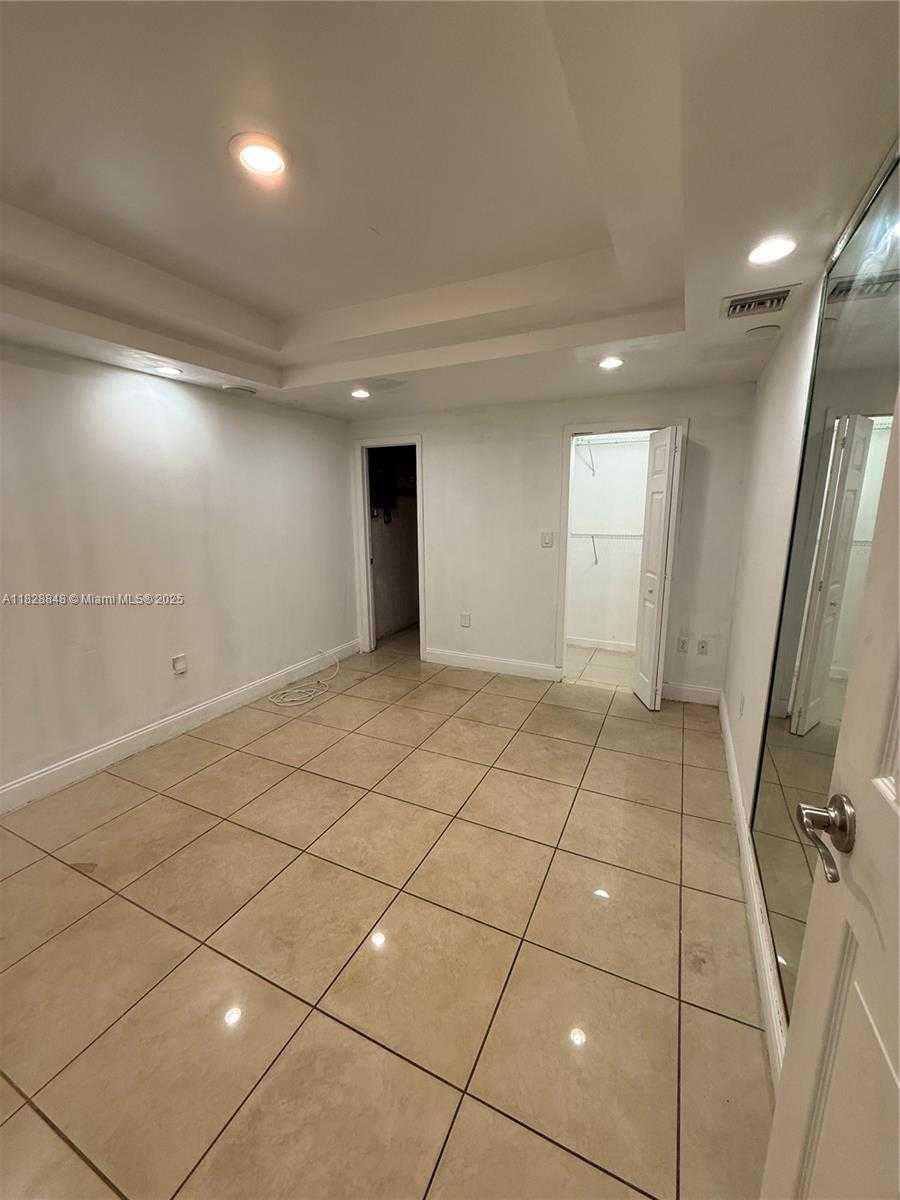 Small Image of 19926 NORTH WEST 67TH PL, Hialeah Number 10
