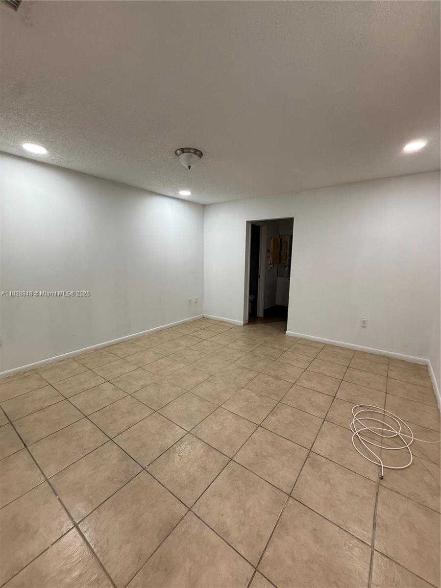 Small Image of 19926 NORTH WEST 67TH PL, Hialeah Number 11