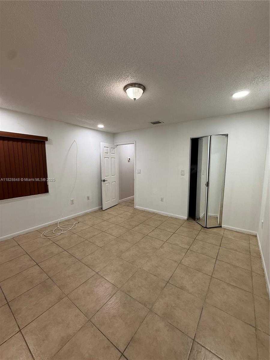Small Image of 19926 NORTH WEST 67TH PL, Hialeah Number 12