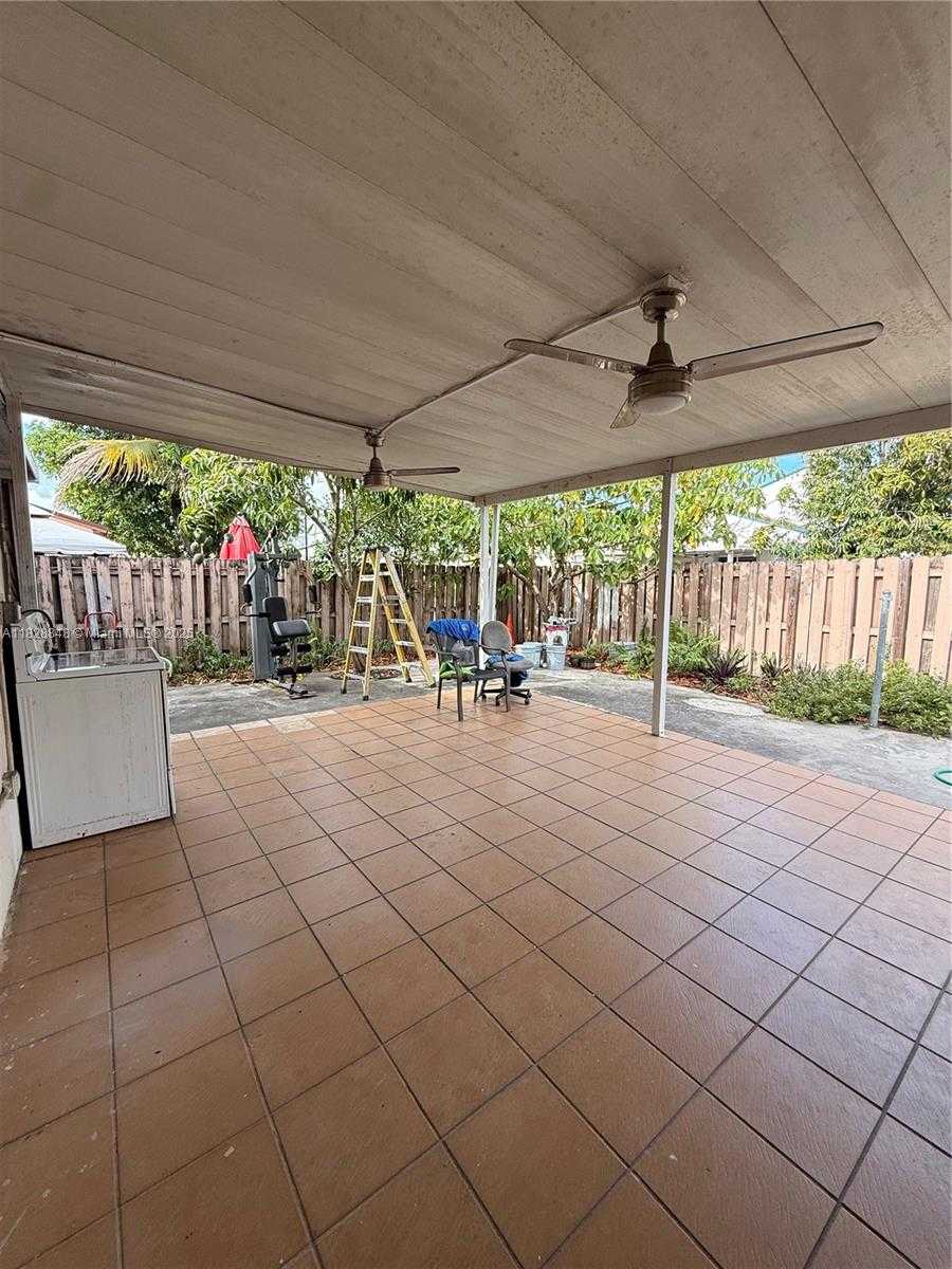 Small Image of 19926 NORTH WEST 67TH PL, Hialeah Number 15