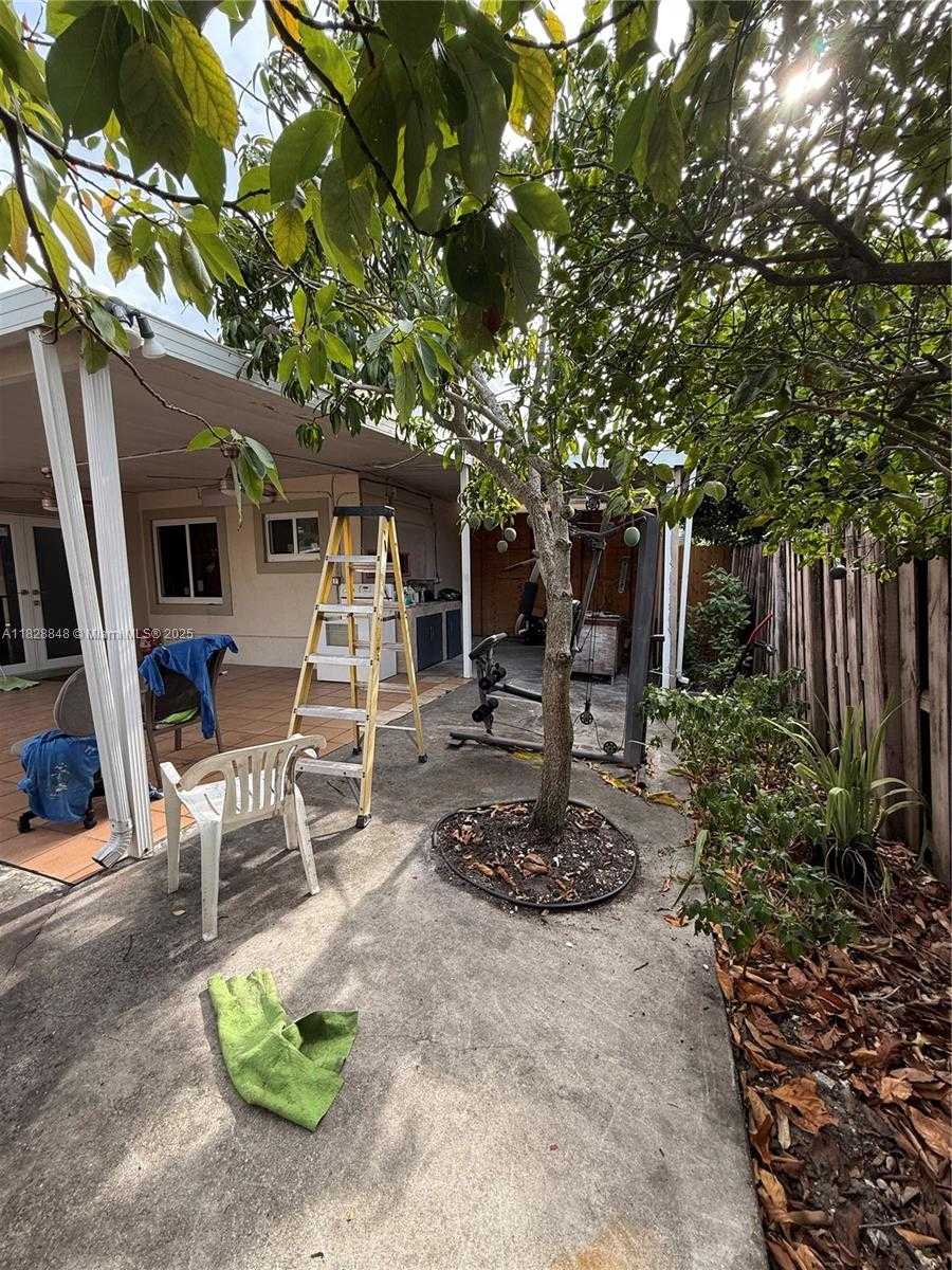 Small Image of 19926 NORTH WEST 67TH PL, Hialeah Number 16
