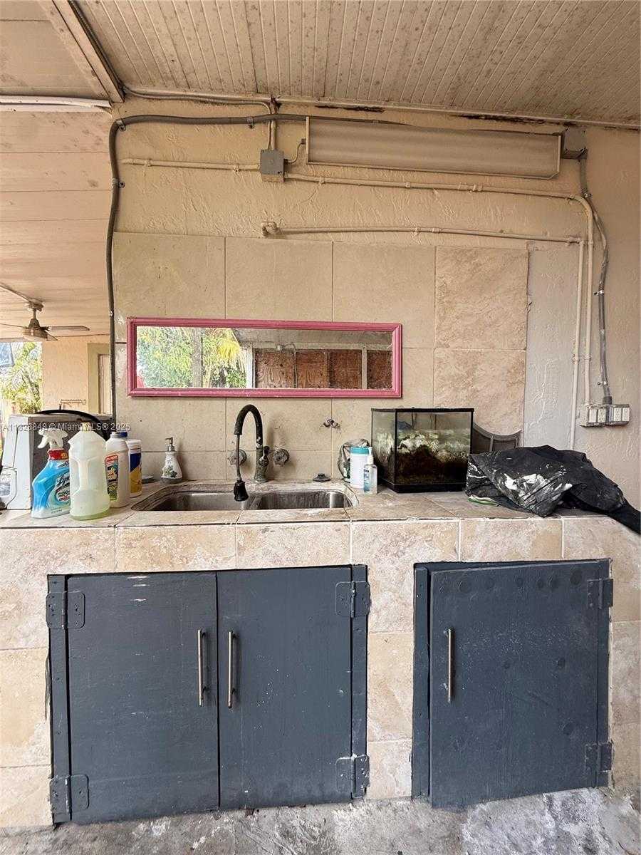 Small Image of 19926 NORTH WEST 67TH PL, Hialeah Number 17