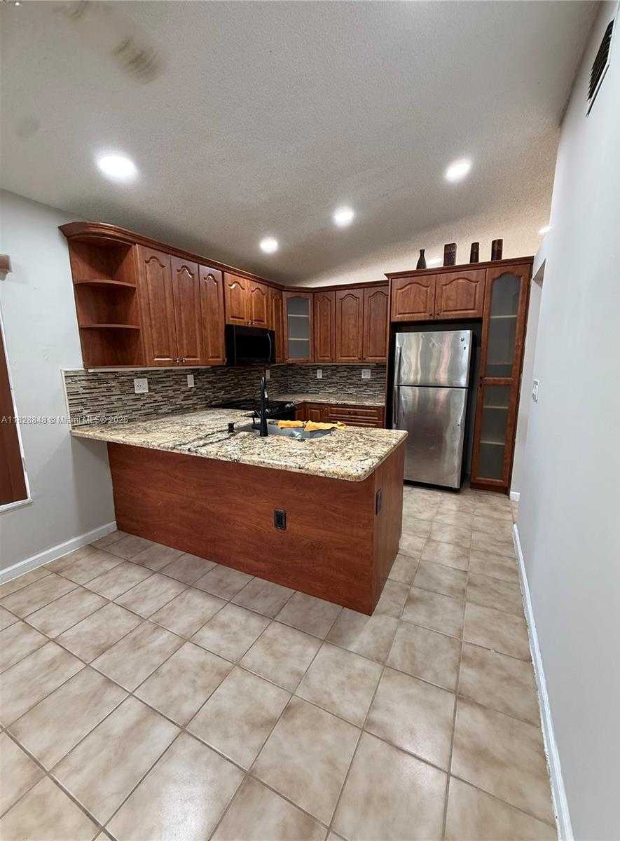Small Image of 19926 NORTH WEST 67TH PL, Hialeah Number 2