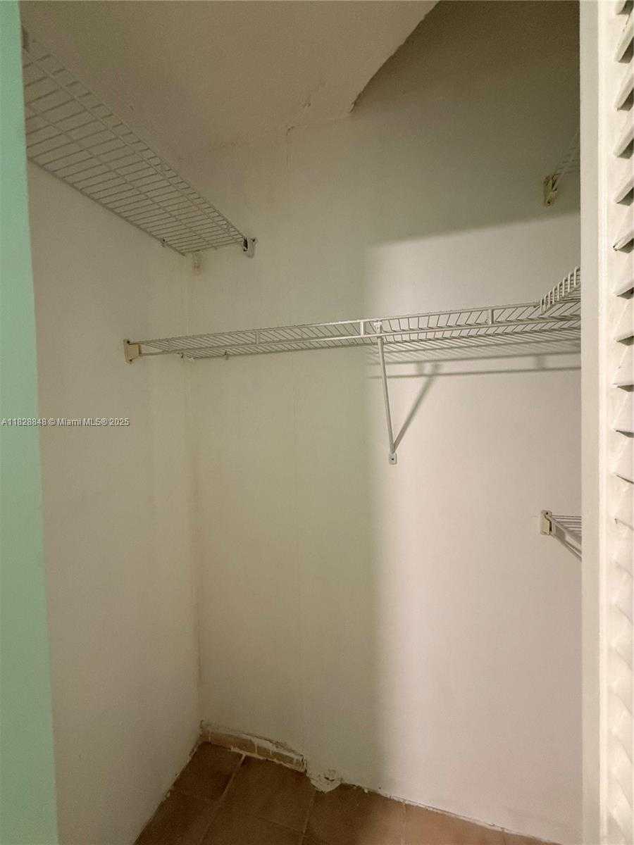 Small Image of 19926 NORTH WEST 67TH PL, Hialeah Number 21