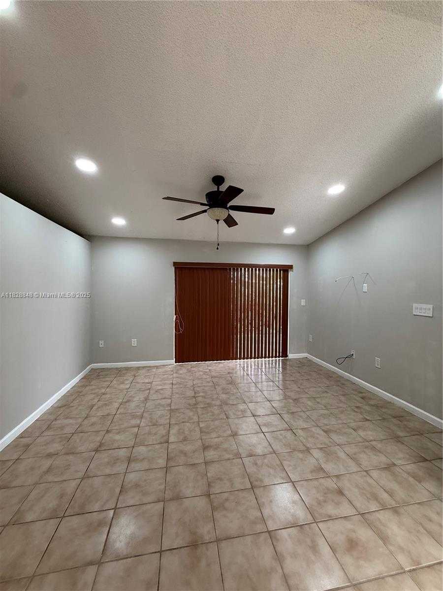 Small Image of 19926 NORTH WEST 67TH PL, Hialeah Number 5