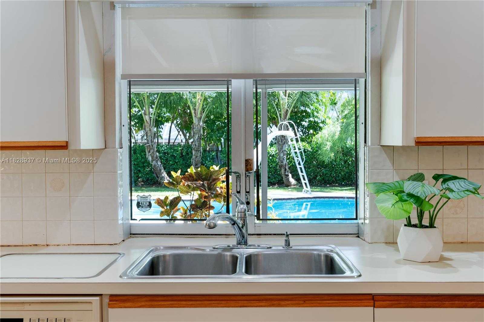 Small Image of 8121 SOUTH WEST 139TH TER, Palmetto Bay Number 12