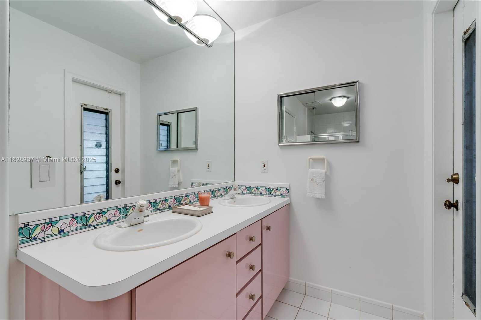 Small Image of 8121 SOUTH WEST 139TH TER, Palmetto Bay Number 17