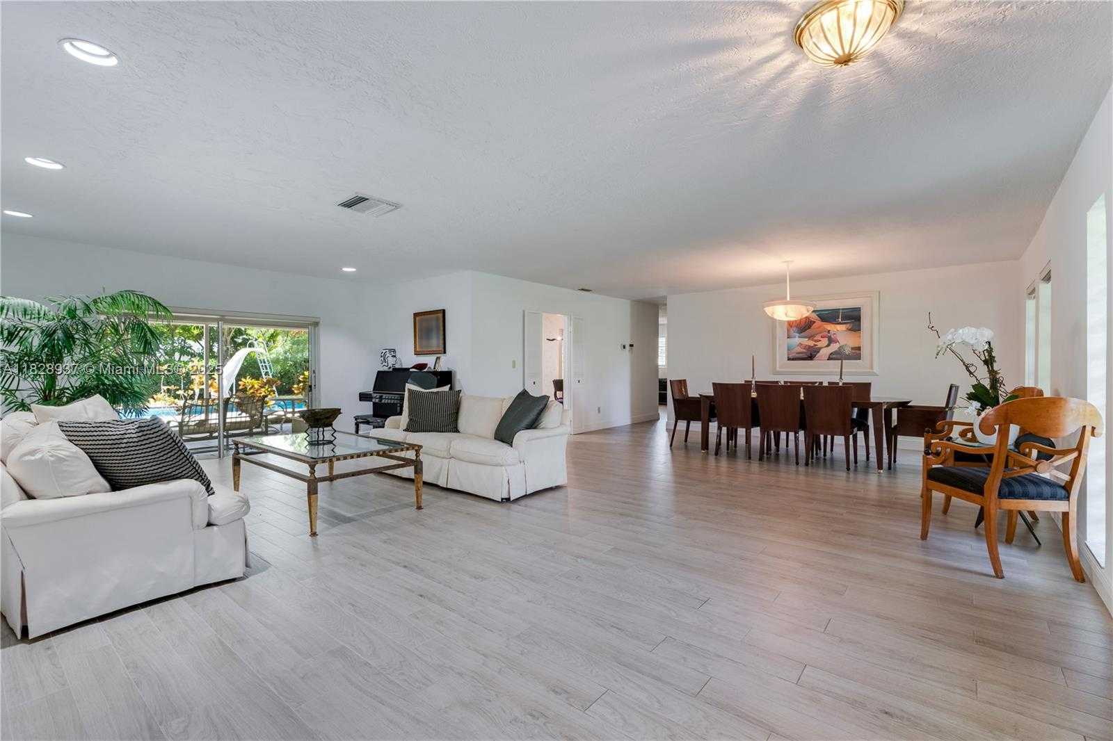 Small Image of 8121 SOUTH WEST 139TH TER, Palmetto Bay Number 3