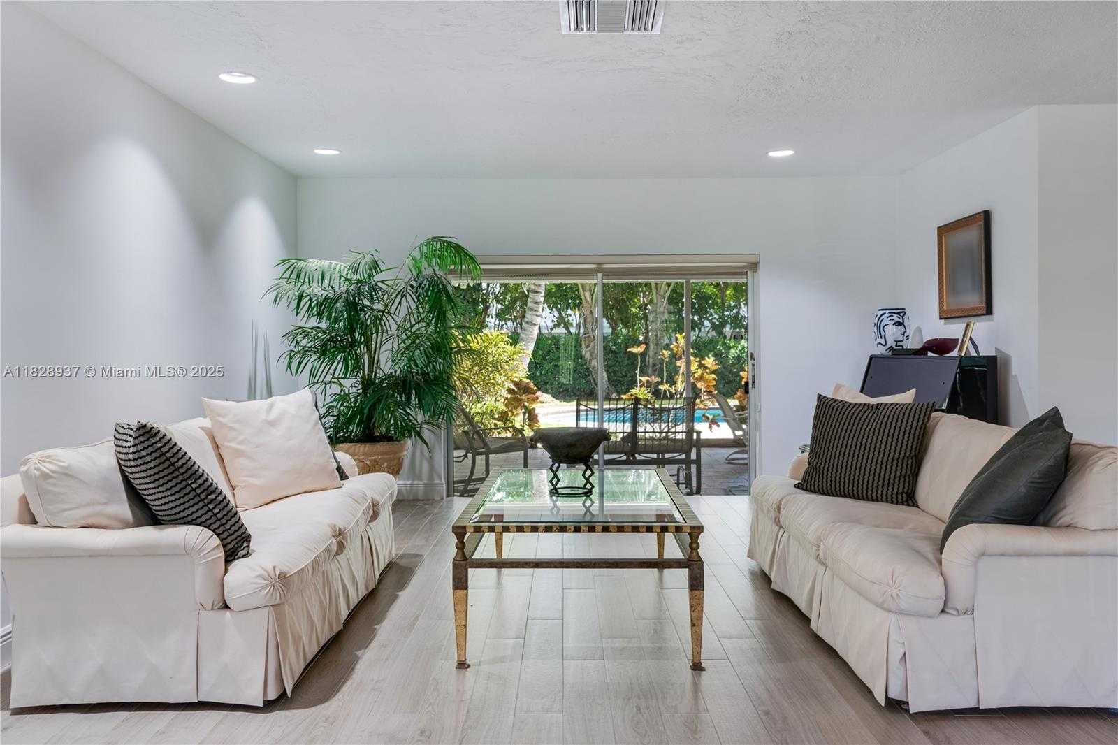Small Image of 8121 SOUTH WEST 139TH TER, Palmetto Bay Number 5