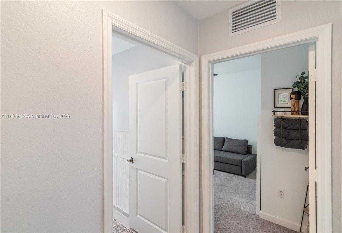 Small Image of 1433 SOUTH EAST 27TH TER, Homestead Number 18