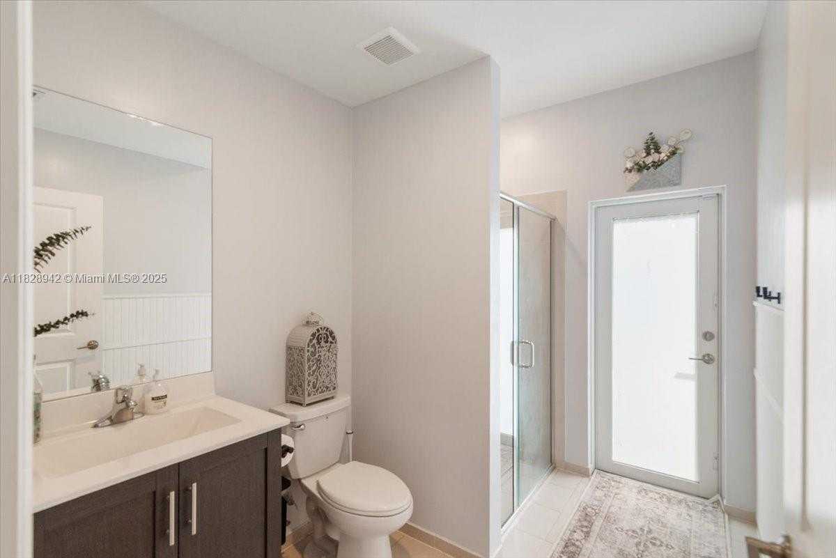Small Image of 1433 SOUTH EAST 27TH TER, Homestead Number 19