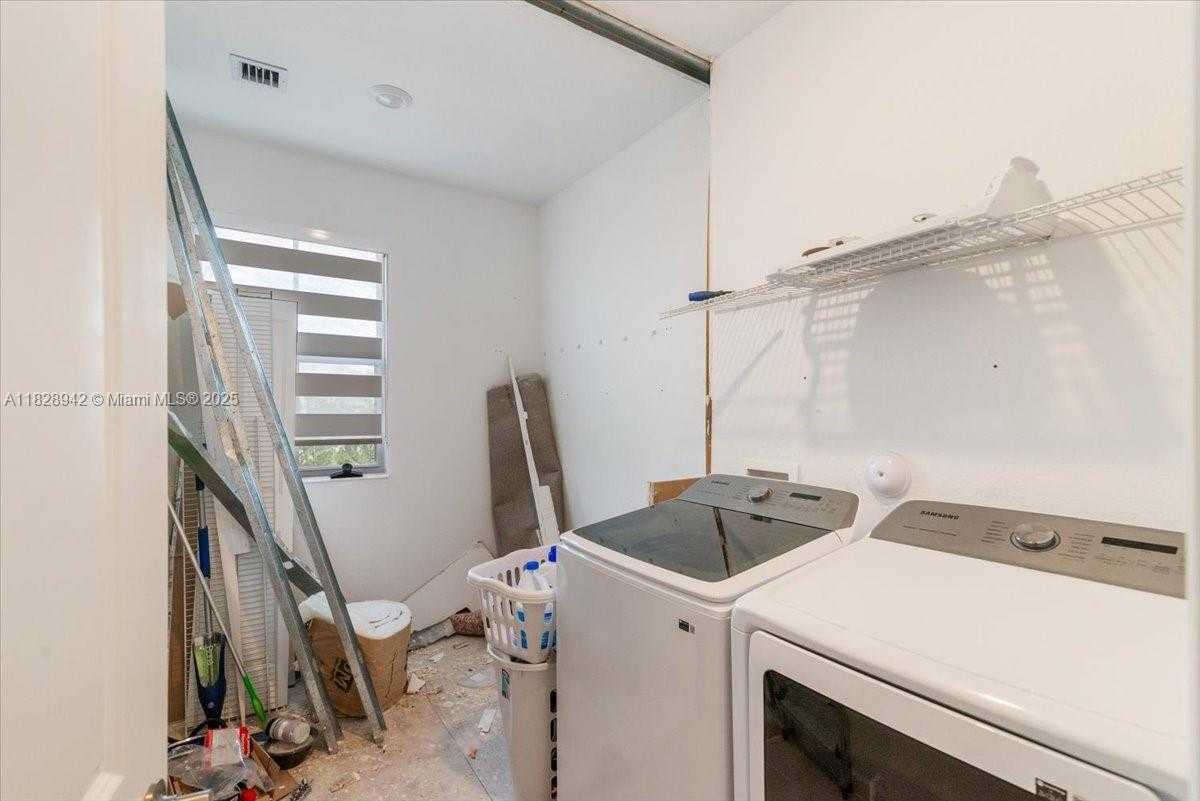Small Image of 1433 SOUTH EAST 27TH TER, Homestead Number 21
