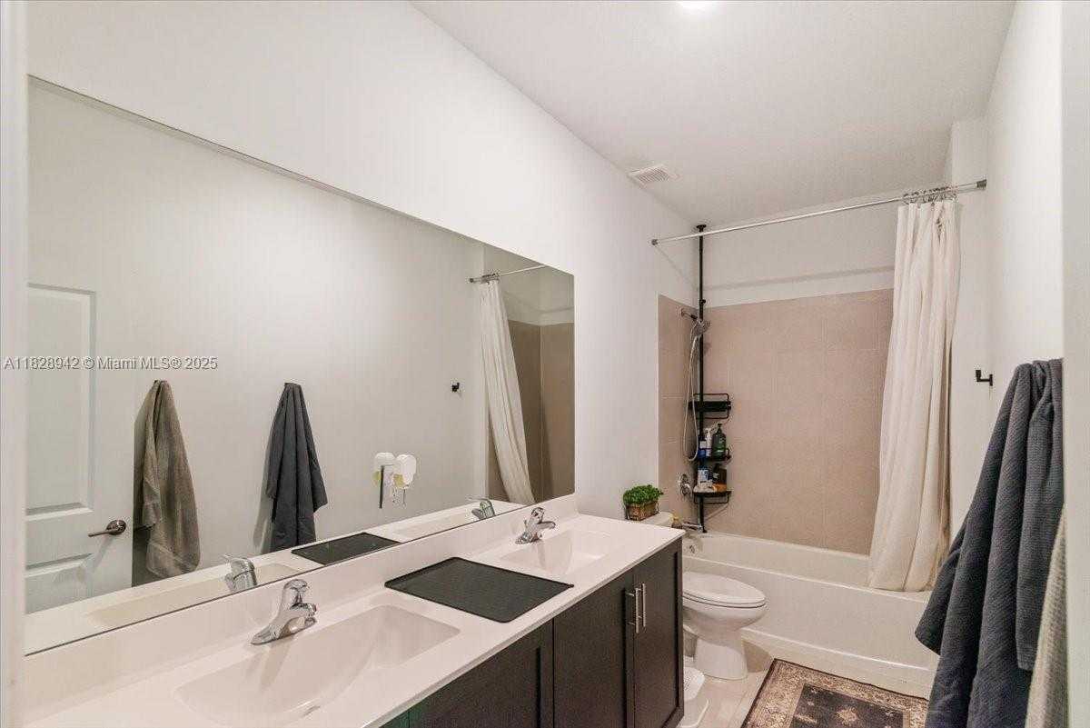 Small Image of 1433 SOUTH EAST 27TH TER, Homestead Number 24