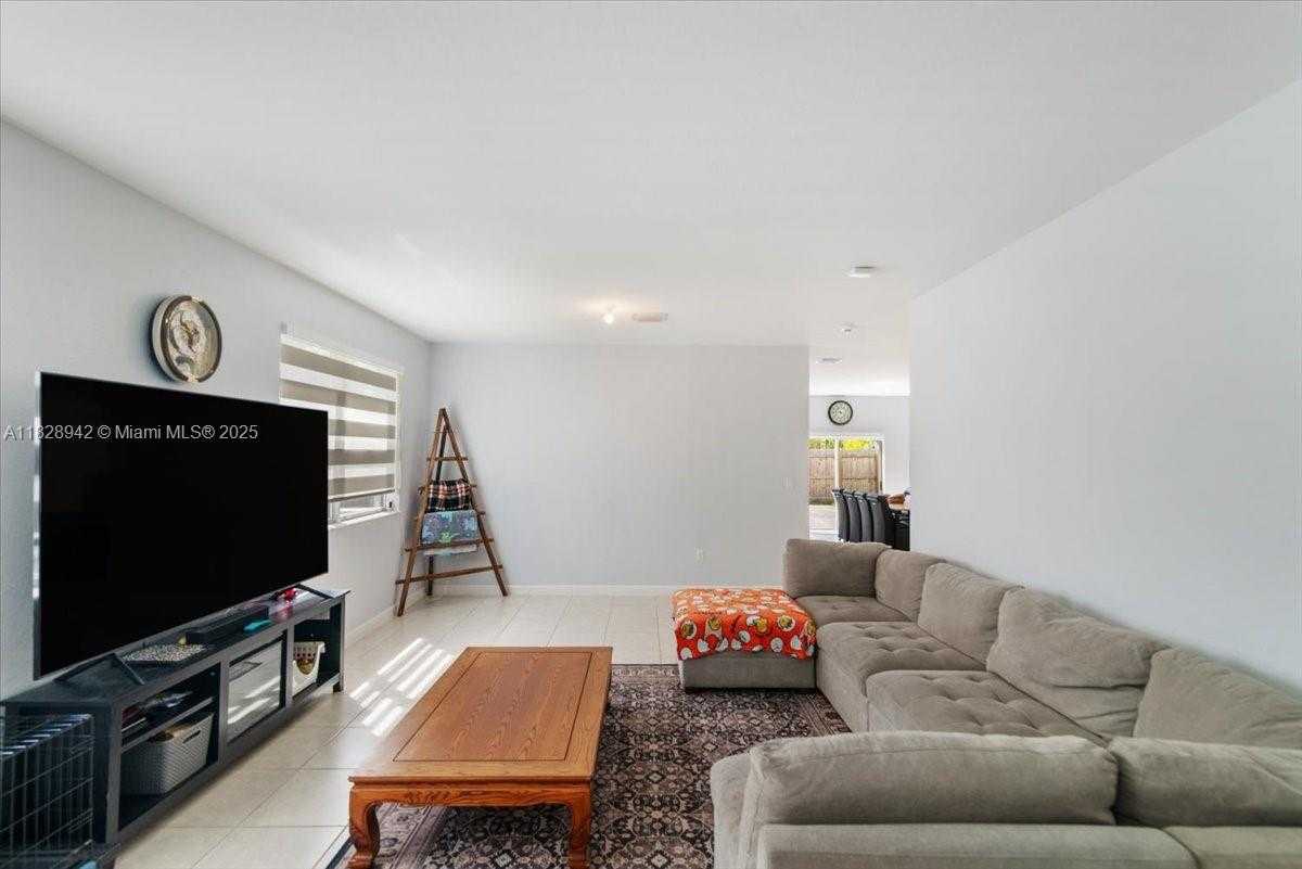 Small Image of 1433 SOUTH EAST 27TH TER, Homestead Number 8