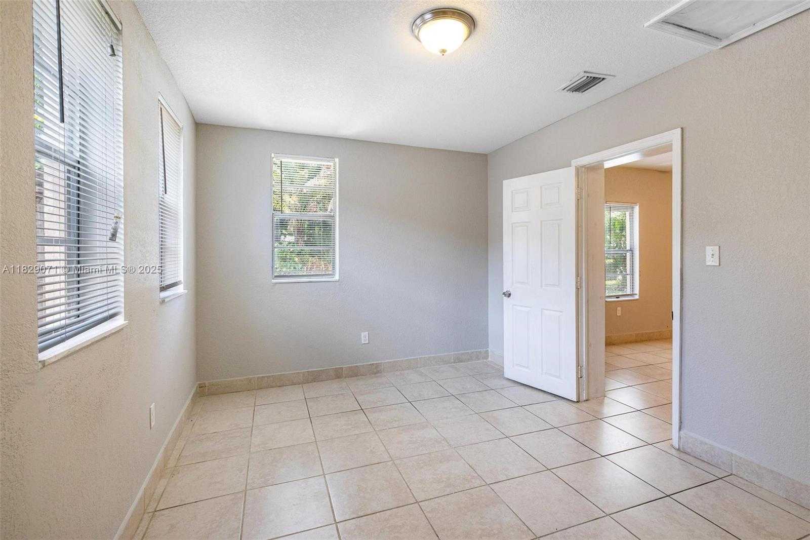 Small Image of 6048 BUCHANAN ST, Hollywood Number 11
